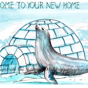 Może przedstawiać: Akwarelowa ilustracja przedstawiająca fokę przed igloo. Obraz ma niebiesko-białą kolorystykę, z napisem "WELCOME TO YOUR NEW HOME" u góry. Grafika jest podpisana.