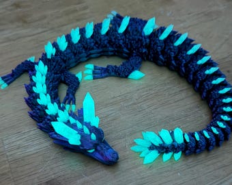 Dragón articulado de 38 cm (15 pulgadas) impreso en 3D con púas y dedos que brillan en la oscuridad.