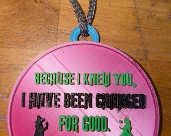 Porque te conocí, he cambiado para siempre. Adorno navideño impreso en 3D inspirado en Wicked (10 cm de diámetro).