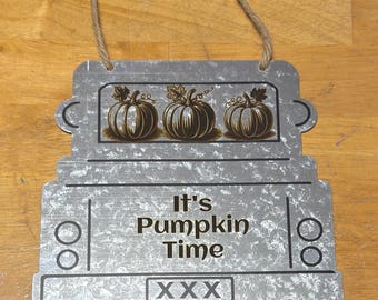 Letrero metálico de pared "Es tiempo de calabazas" (7" x 7")