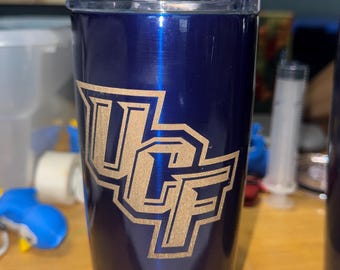 Vaso de metal de 20 oz con grabado láser de los UCF Knights Knightro