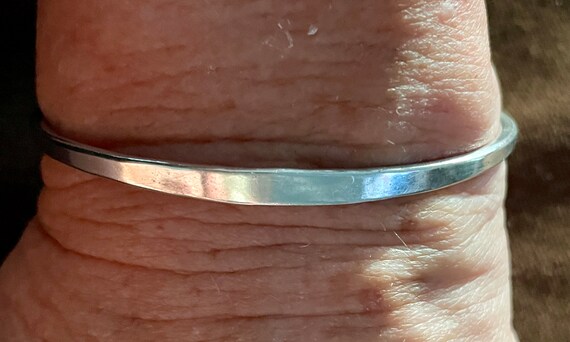 Vintage Navajo Solid Silver Cuff with tapered ends - image 3