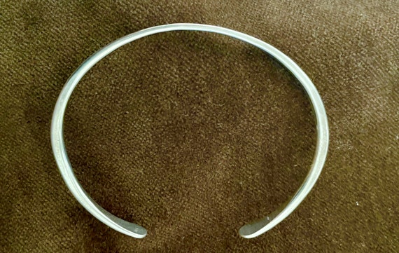 Vintage Navajo Solid Silver Cuff with tapered ends - image 2