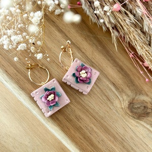 Orecchini a forma di libro floreale fatti a mano, orecchini in miniatura in argilla polimerica
