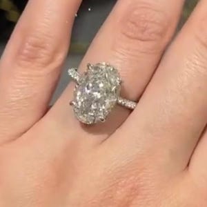 3 kt ovaal geslepen moissaniet verlovingsring, moissaniet trouwring, driezijdige moissaniet ring, Moissaniet Hidden Halo ring voor haar