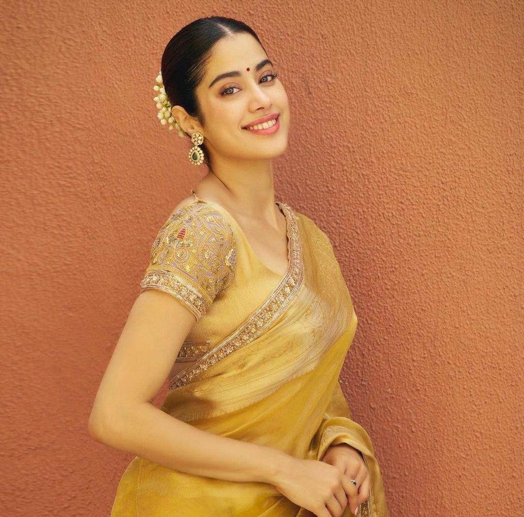 アクセサリー sari Janhvi Kapoor Inspired Gold Zari Soft Tissue Silk Saree With