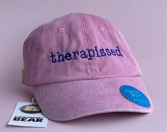 Bestickte Vintage Cap mit royal-blauem Schriftzug - "therapissed" | altrosa| Unisex Dad Hat | Bestickte Kappe | 100% Baumwolle