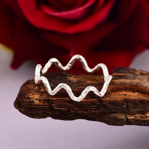 Handmade Wavy Ring, 925 Sterling Silver Hammered Textured Unique Zig Zag Minimalistic Dainty Thumb Jewelry, Anniversary gift, Gift For Her