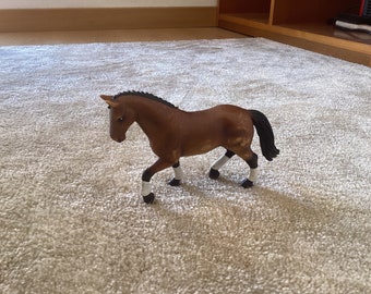 Je vends Schleich pour 40 et 50 ils sont des chevaux retraités et repeints