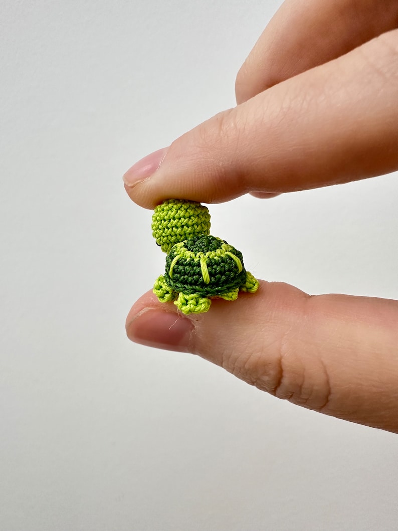 PATTERN Tortilla the Turtle crochet pattern/tutorial microcrochet miniature amigurumi microtoy zdjęcie 5