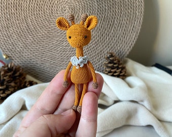 Girafe miniature au crochet