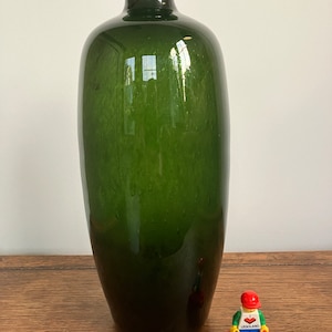 Richard Duborgh - handblown green glass vase - PLUS Glasshytte Fredrikstad - Norway - 1970’s