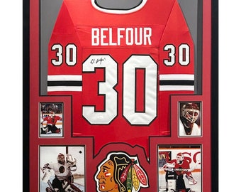 Camiseta enmarcada y firmada de Ed Belfour de los Chicago Blackhawks (JSA)