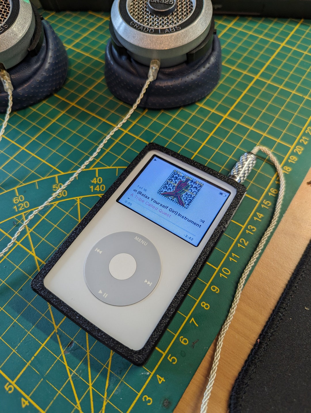 Apple iPod classic 6th Generation Black (80 GB) Works Great