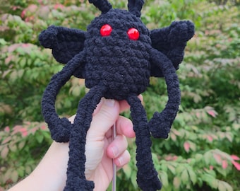 Peluche all'uncinetto Mothman criptico da scaffale, arredamento gotico per la casa, inquietante, carino, regalo fatto a mano, ufficio domestico, estetica spettrale