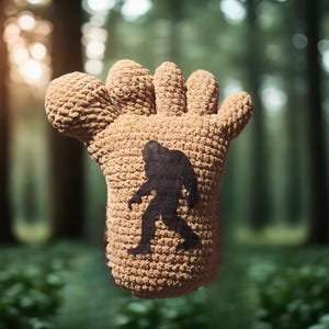 Gehaakt Bigfoot-kussen met Bigfoot-silhouet op handgemaakt sierkussen voor Bigfoot believer home decor housewarming cadeau voor cryptide lover