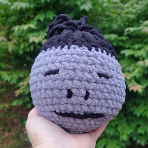 Crochet Shrunken Head plushie, stuffed Halloween head, Halloween decor, Spooky season decor, creepy plushie, hanging Halloween decoration