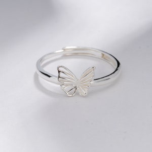 Anello farfalla in argento sterling, anello farfalla, misura regolabile, anello fatto a mano, anello per lei, delicato, carino, divertente.