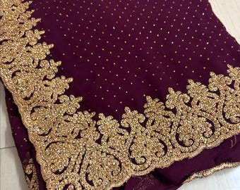 Sari de georgette color vino: sari bordado para fiestas y bodas.
