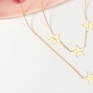Colar de estrela gravado personalizado em ouro 14K, colar de estrela com iniciais de família, colar de estrela minimalista, colar inicial, colar com nome de letra