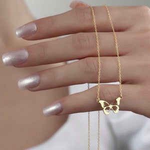 Delicata collana a forma di farfalla in oro 14K, ciondolo a farfalla, piccola collana a forma di farfalla, collana minimalista, regalo di anniversario, regalo perfetto per lei