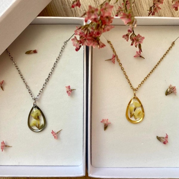 Resin Stainless Steel necklace + pendant + FREE gift box,  real yellow Statice flowers, bloem hanger, gedroogde bloem ketting, bruidsmeisje