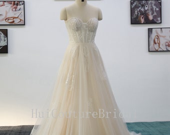 Romantic A-Line Tulle Lace Wedding Dress: Bohemian Sweetheart Gown