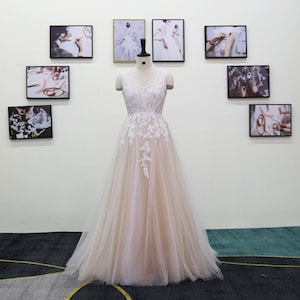 Elegant boho wedding dresses, tulle and lace wedding dresses, sleeveless complexion wedding dresses