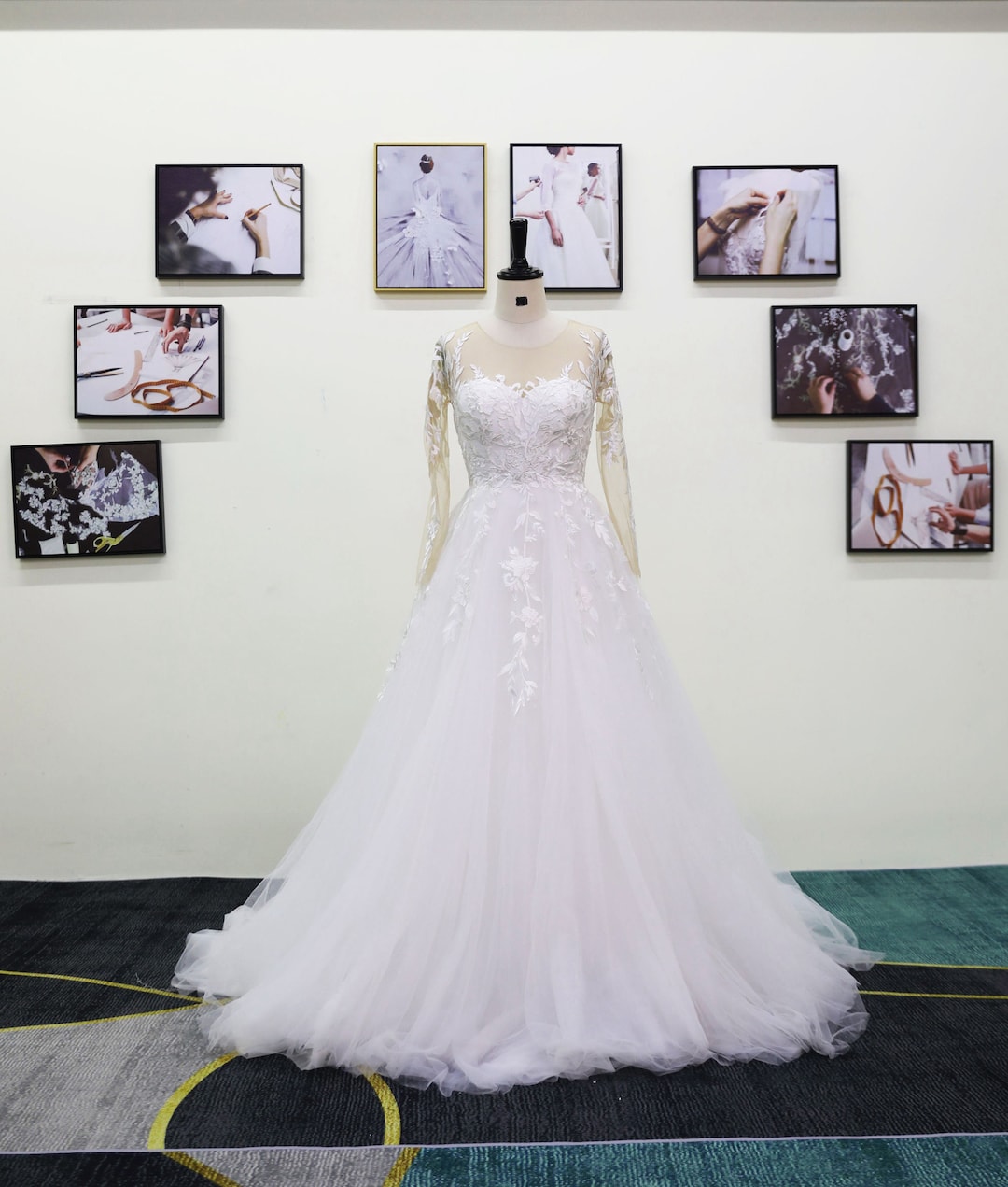 Long Sleeve Lace Vintage Wedding Dress Sexy Illusion A-Line Beaded Court