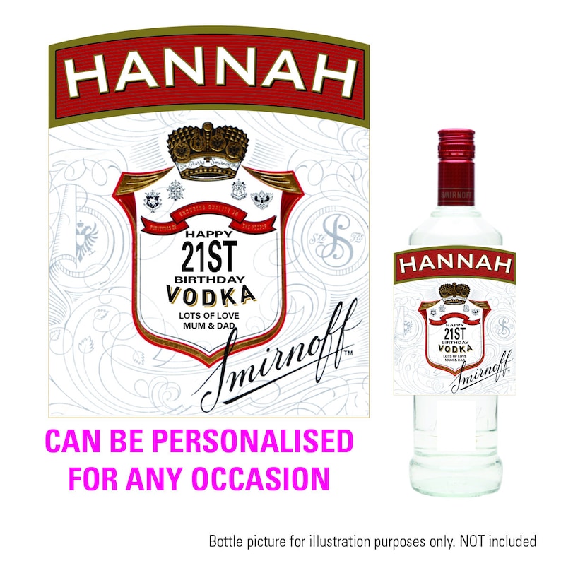 Pu&ograve; includere: Un'etichetta stampabile per una bottiglia di vodka. L'etichetta &egrave; bianca con un design rosso e oro. Dice "Buon 21&deg; compleanno Vodka" e "Tanto amore Mamma e Pap&agrave;". L'etichetta &egrave; personalizzata con il nome "Hannah".