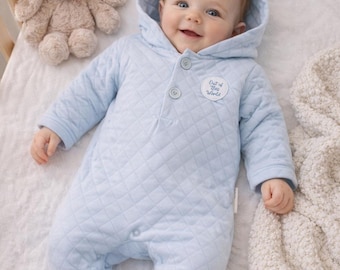 Babyblauwe gewatteerde romper met capuchon | Babyromper "Out of This World" | Newborn winteroutfit | Gezellig kraamcadeau | Babyrompertje