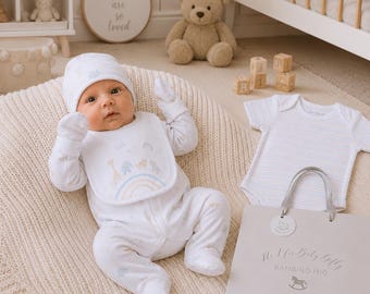 Coffret cadeau neutre pour bébé 0-3 mois | Ensemble de vêtements pour bébé Safari | Ensemble de tenue pour nouveau-né | Moufles pour pyjama avec plastron | Cadeau baby shower