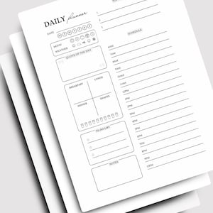 Puede incluir: Una pila de hojas de planificador diario blancas con texto negro. La hoja superior dice "DAILY planner" e incluye secciones para la fecha, el estado de ánimo, el clima, la cita, el horario y la lista de tareas. El planificador está diseñado para la organización.