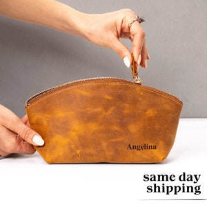 Engraved Leather Toiletry Bag Gift for Mothers Day,Leather Makeup Bag,Personalized Gift for Women, wedding gift, Custom Cosmetic Bag for Her