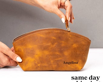 Engraved Leather Toiletry Bag Gift for Mothers Day,Leather Makeup Bag,Personalized Gift for Women, wedding gift, Custom Cosmetic Bag for Her