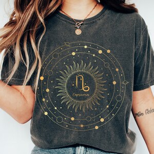 Comfort Colors 山羊座の星座ヴィンテージ T シャツ、特大のトレンディな天体山羊座占星術 T シャツ、星座山羊座の誕生日プレゼントのアイデア