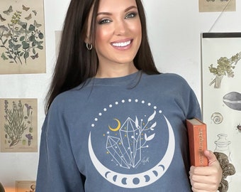 Mystic Moon Phase & Crystals T-Shirt: Boho Himmlisches T-Shirt