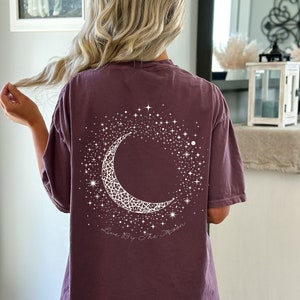 Celestial shirt maan T-shirts maan grafische achterkant T-shirt Live By The Moon astrologie astronomie, comfortkleuren, boho, kledingstuk geverfd, vintage