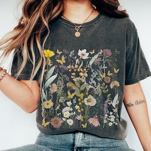Cottage Core Flower With Butterfly  Oversized Tee,, Vintage Pressed Flowers Comfort Colors T Shirt, Fairy Core Shirt Gift Idea For Gardner