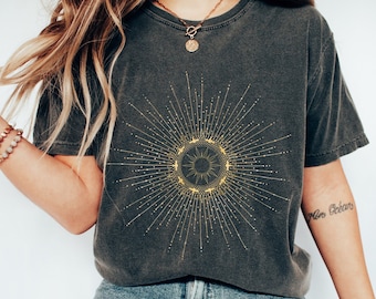 Comfort Colors Himmlisches Shirt: Mystisches Sunburst Astrologie Top