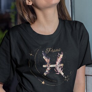 Pisces Gifts, Pisces Shirt, Pisces Birthday, Birth Flower Gift, Pisces, Birth Month Shirt, Astrology Shirt, Tarot Shirt, Birth Flower Shirt