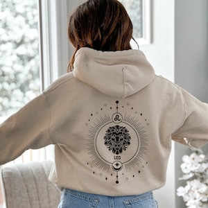 Cadeaux Lion, Chemise Lion, Cadeaux zodiaque Lion, Cadeaux Lion pour elle, Chemise du mois de naissance, Cadeau fleur de naissance, Sweat astrologie, Saison Lion, Imprimé Lion