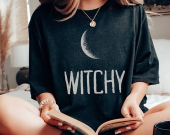Witchy Moon T-Shirt: Himmlisches Halloween Shirt