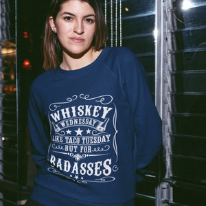Felpa con scritta "Sarcastic Whiskey": regalo per gli amanti del whisky immagine 3