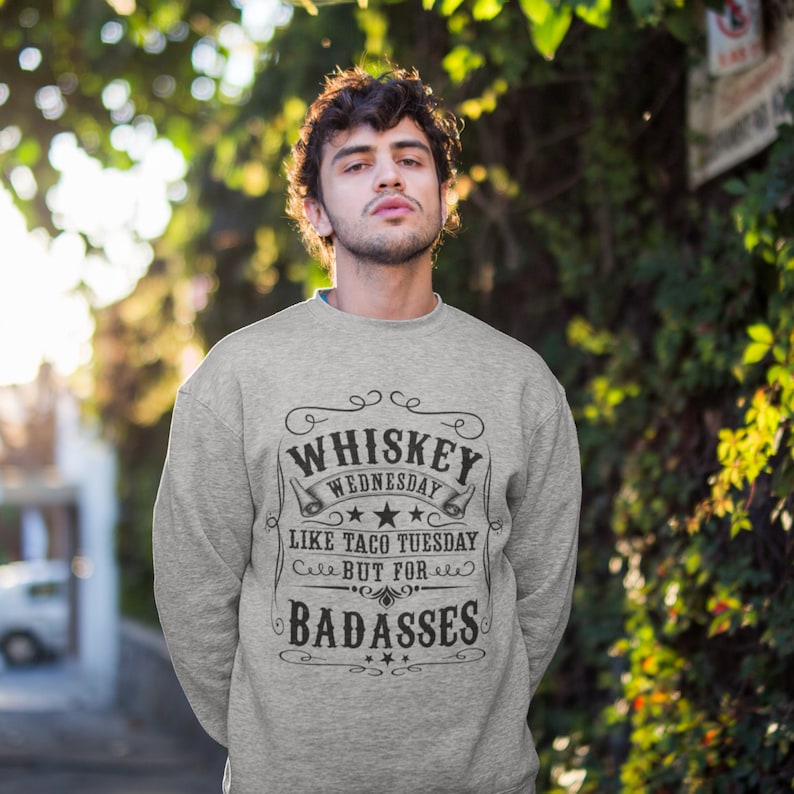 Felpa con scritta "Sarcastic Whiskey": regalo per gli amanti del whisky immagine 9
