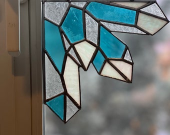 Stained glass crystal corner piece