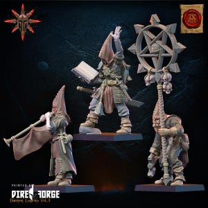 Puede incluir: Tres figuras en miniatura impresas en 3D de figuras encapuchadas, una sosteniendo un libro, otra una pancarta y otra un bast&oacute;n con un pentagrama y calaveras. Las figuras est&aacute;n pintadas en tonos marrones, grises y rojos. El texto "Daemon Legions Vol. 3" est&aacute; impreso en la base de las figuras.