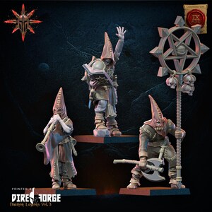 Puede incluir: Tres figuras en miniatura impresas en 3D de figuras encapuchadas, una sosteniendo un libro, otra una flauta y otra un hacha. Las figuras est&aacute;n pintadas en color gris claro y est&aacute;n de pie sobre una base gris. Las figuras son compatibles con el juego IX Age.