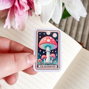 Sticker pour carte de tarot champignon | Stickers Kindle | Romantisme | Stickers livres fantastiques | Merchandising livresques | Champignon céleste | Champignon magique