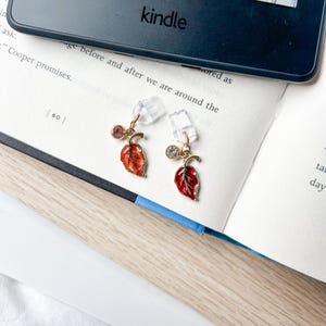 Herbst Blatt Kindle Charme , Kindle Staub Stecker Charme , USB Charme , Buch-Liebhaber-Geschenk , Herbst kindle Zubehör , iphone Stecker , Herbst Lektüre